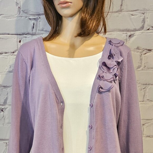 ALYX - 100% cotton lavender button down cardigan with front floral detailing - Picture 7 of 11